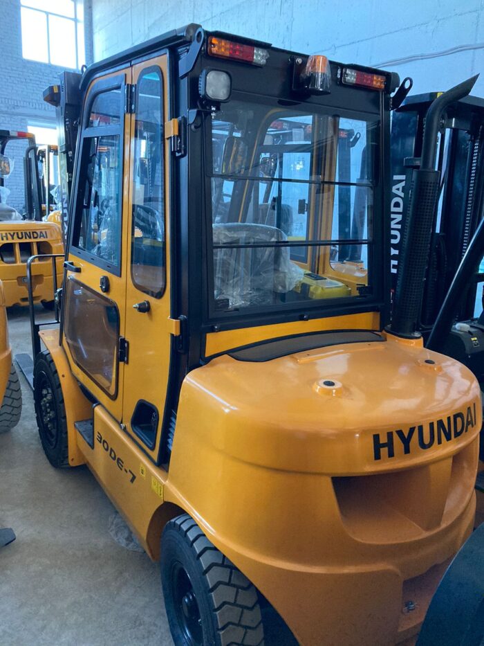 Фото 7 - Вилочный погрузчик Hyundai 25LE-7.