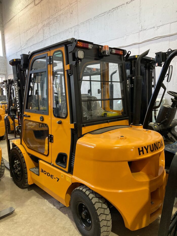 Фото 6 - Вилочный погрузчик Hyundai 25LE-7.