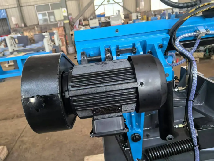 Фото 2 - MetalTec HBS 255 FH ручной ленточнопильный станок для резки металла.